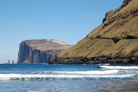 Risin og Kellingin - Tjørnuvík - Faroe Islands | Photo by: g.norðoy - Flickr Risin og Kellingin - Tjørnuvík - Faroe Islands