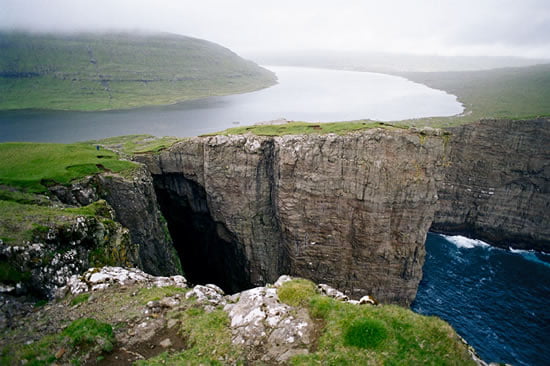Sørvágsvatn Lake - Faroe Islands | Photo by: Jan Egil Kristiansen - Flickr Sørvágsvatn Lake - Faroe Islands