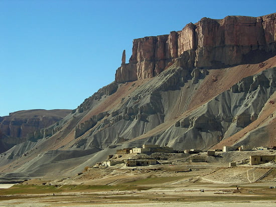 تصویر: http://www.worldtoptop.com/wp-content/uploads/2011/11/Band-e-Amir-Lakes_14.jpg