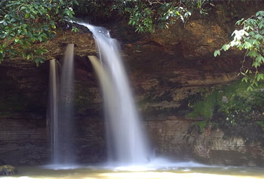 Cachoeira da Pedra Furada Waterfall