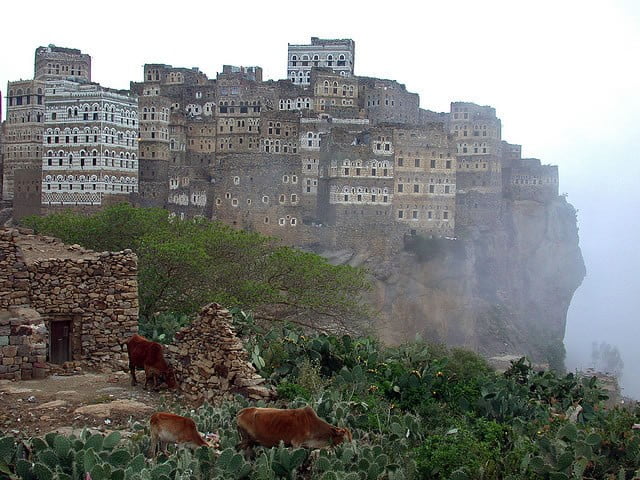 Al Hajjarah Cliff Town